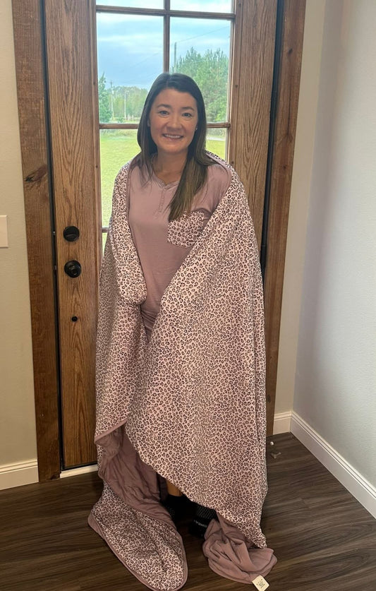 Prowl In Pink 2.5 Tog Quilted Adult Blanket