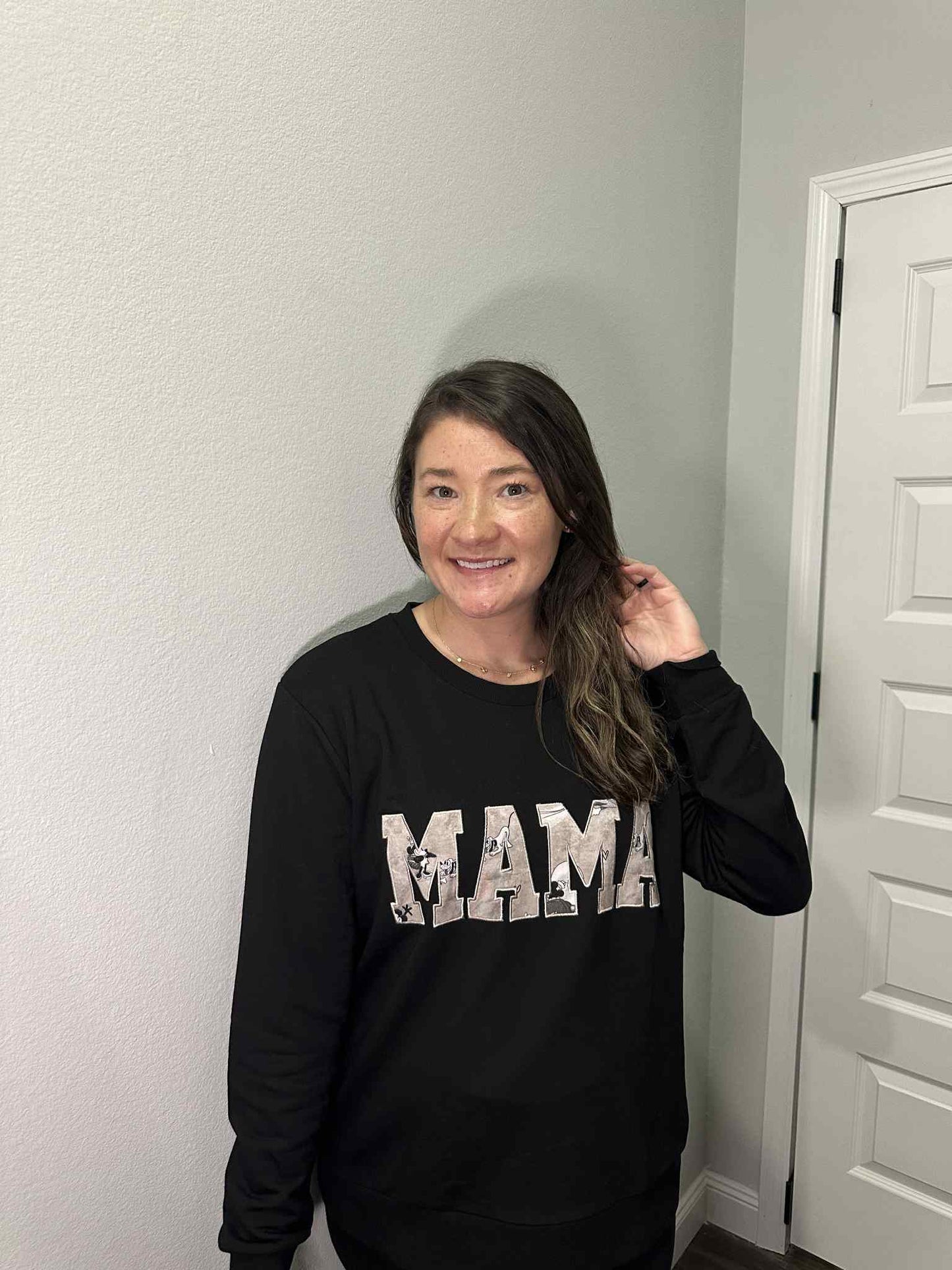 Love On The Go Mama Crew Neck