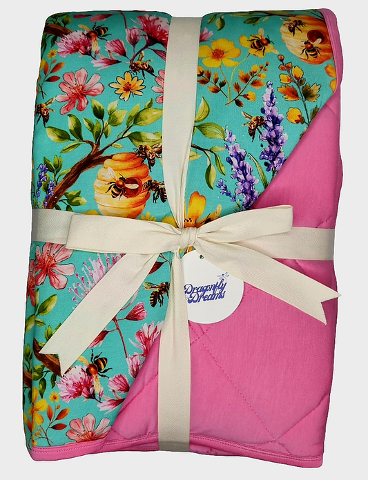 Buzzing Blooms 2.5 Tog Quilted Blanket