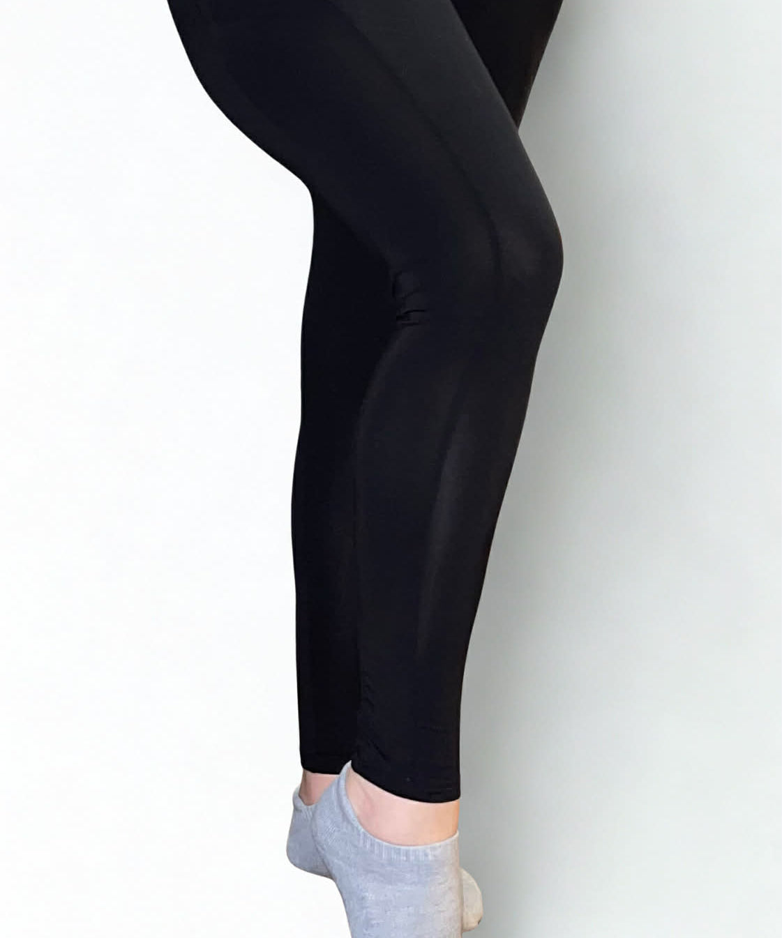 Luxe Noir Women's Leggings with Pockets
